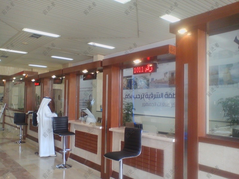 前进者排队叫号系统-沙特阿拉伯国家银行-大厅展示1